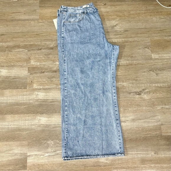 Mid-Rise Super Wide Legged Jeans Size 22 - Picture 3 of 9